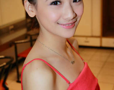 國光小甜心 Lynn 短髮好俏麗的助理主持妹