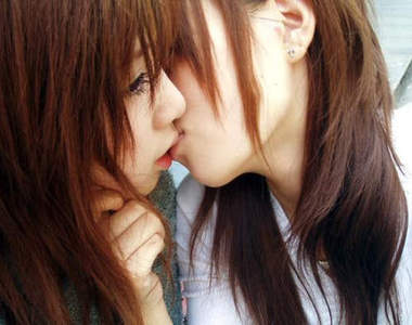 《百合接吻圖》超有愛的 Kiss～♥