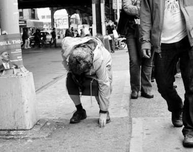 我阿罵說過：路上的錢不要隨便撿.....(抖)