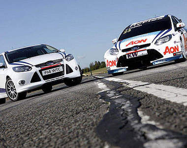 《福特Focus房車賽限定版》每個紅綠燈都要來倒數起跑一下～(誤)