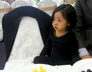 馬麻來炫耀一下四歲小女兒 可愛嗎~❤