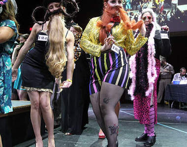 你還以為～只有男人才能參加鬍子造型大賽嗎?