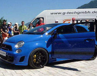 把可愛的Fiat 500車頂壓扁～這樣的車車真的沒問題嗎？