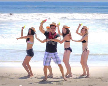 國外的超有才的音樂人Jervy Hou，槍男style～