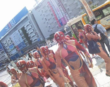 人體模型大量出現東京街頭！你你你...你們學貞子（指）wwww