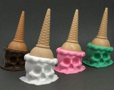 《骷顱頭冰淇淋》香草、草莓口味通通有~❤