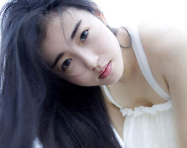 空靈系模特兒 張辛苑 長髮白洋裝才叫做好小倩(誤)