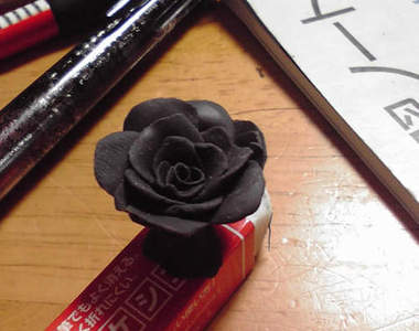 《橡皮擦屑藝術》原來橡皮擦屑不只可以拿來惡作劇（嗯？）