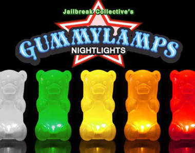 《甘貝熊小夜燈》只要捏捏小肚肚就會亮喔！