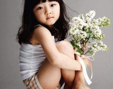 韓國萌小妹《鄭世允》~她是明星老爸的驕傲