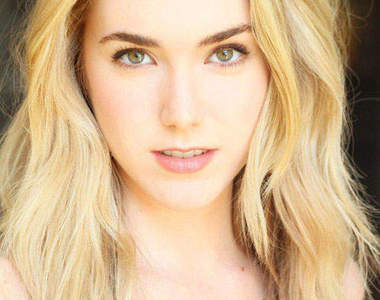 史賓瑟洛克 惡靈古堡中的家樂福美眉