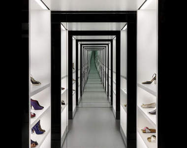 萬花筒鞋店 走進去會撞到牆吧?