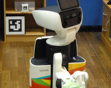 尋利寧機器人 腳麻走不動沒關係，有它在幫你服務到好 