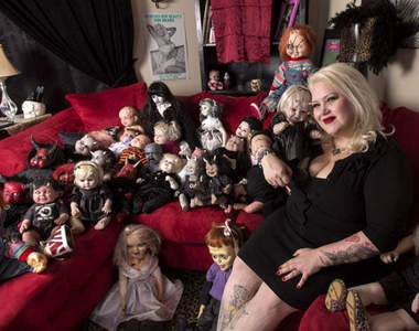 上百個恐怖娃娃收藏 大半夜幾千隻眼睛看著你......