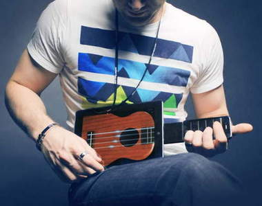 把妹的必備武器 蘋果i吉他!