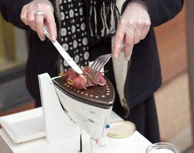 想吃燒肉嗎？一起用熨斗吃燒肉吧！