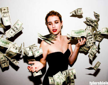 到底是炫富還是藝術？Emma Roberts與十萬美金的藝術照