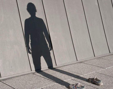 《影子人》只有影子鞋子沒有人