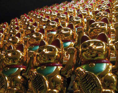 招財貓波浪舞 總勢520隻閃亮亮壯觀登場