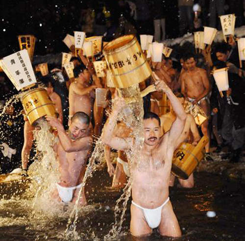 日本三大裸祭之一 蘇民祭 即使下雪也要裸體參加