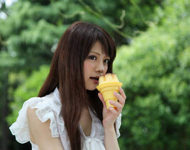 《布丁冰棒製造器》吃到整顆完整的布丁冰真容易^^