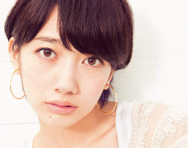 短髮正妹再+1!《波瑠》也有一顆性感的下巴痣♥