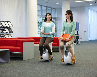 懶得走路？快期待Honda UNI-CUB早日量產上市吧！