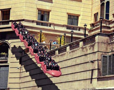 空中《無軌道雲霄飛車》 出現在都市裡？！