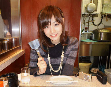 新井恵理那 笑容可掬的天氣姐姐