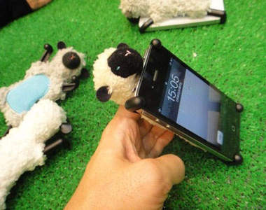 《超萌綿羊iPhone殼》用四隻腳抱住你的唉鳳❤