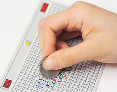 《踩地雷刮刮樂》小心不要炸到手指了(!)