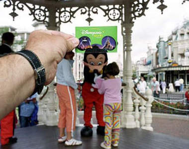 紀念品買來比一比 這樣拍照留念更有FU~