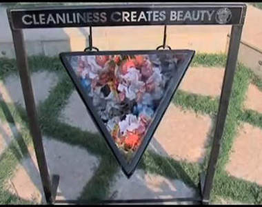 《萬花垃圾桶》每丟一個垃圾就有不同花樣耶～