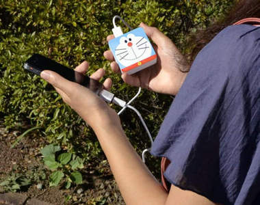 《哆啦A夢行動電源》手機沒電也不用哭哭的好幫手～