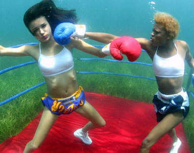 水中拳擊 這樣慢...妙的運動倒底是怎樣啊！？