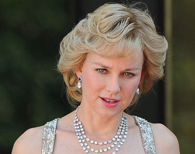 娜歐蜜華茲 首次以「黛安娜王妃」身份亮相