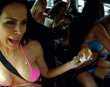 北美Toyota新廣告～為什麼要在車裡吃甜甜圈呢？