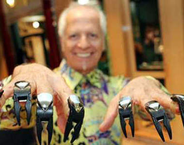 《剪刀爪》只要有錢，人人都可以當真人版剪刀手愛德華～