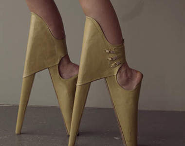 《病態美高跟鞋》這到底是藝術還是處罰遊戲?