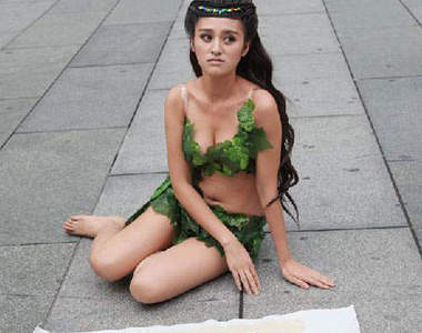 女媧娘娘下凡體會民情~臭氧層破洞改天有空再說吧(望)