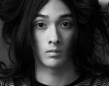 淡定混血男模《栗原類》好無力的手機鈴聲app登場!