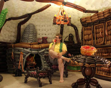 《氣球袋底洞》哈比人的家用2600氣球重現