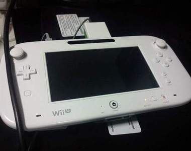 Wii U 控制器新照流出！好像有哪裡長大了...(？)