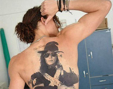 《麥可傑克森》粉絲刺青 半夜不會眨眼睛吧......