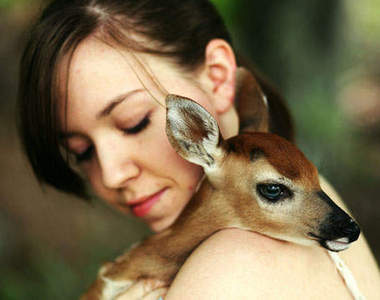 遇見純淨又自然的《女孩與鹿》～♥