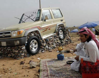 石頭砌車   阿拉伯大流行的惡趣味