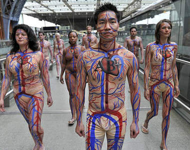 倫敦捐血小遊行 這方面日本可聰明（或宅）多了