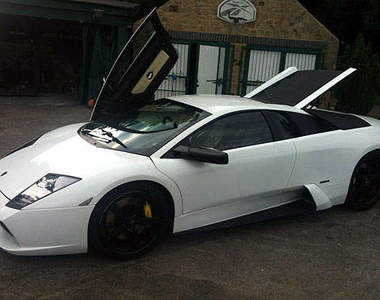 大牛身軀裝進Camry心臟～這真的是神車無誤啊！(蓋章)