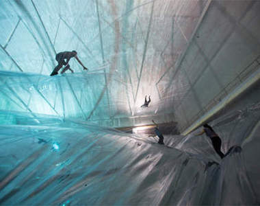 《空中保鮮膜藝術》可以上去踩耶～但有懼高症的應該不敢玩吧～