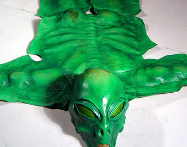 媽...我們家有外星人來過嗎？《外星人地毯》是留下來的禮物嗎？